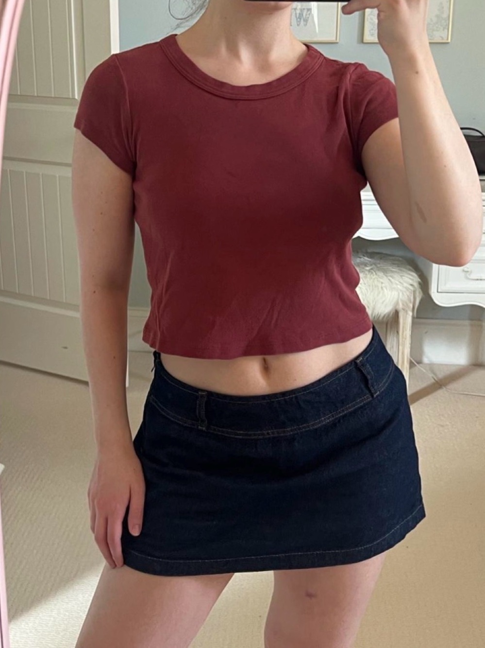 Brandy Melville Short Sleeve CroppedTee in Burgundy